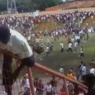  Opposition supporters flee Conakry’s main stadium on September 28, 2009, after security forces stormed and opened fire on rally participants.