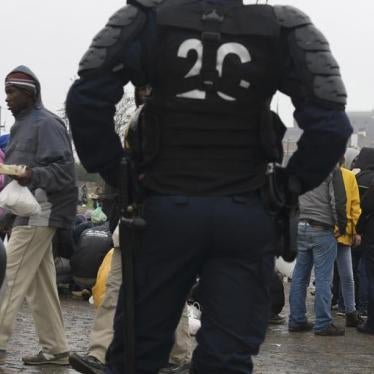 calais migrants police