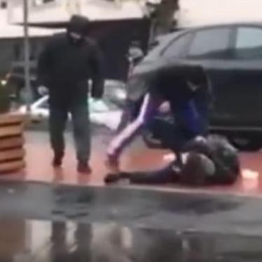 Screenshot of the attack on LGBT rights activist in Makhachkala, December 1, 2016.