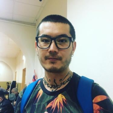 Ali Feruz at Basmanny district court in Moscow waiting for his hearing in the evening of August 1, 2017.