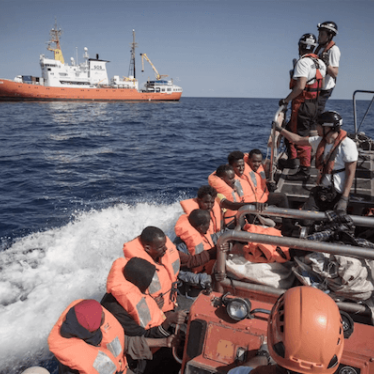 201710ECA_migrants_boat_thumbnail_2