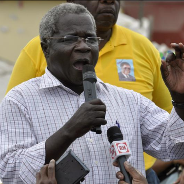 Afonso Dhlakama, head of Mozambique's opposition party Renamo, addresses an election rally in Matola, near Maputo, on the last day of campaigning October 25, 2009. © 2009 Reuters/Grant Lee Neuenburg 