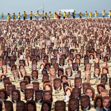 Members of the Baha'i religion demonstrate in Rio de Janeiro's Copacabana beach on June 19, 2011 asking Iranian authorities to release seven Baha'i prisoners accused of spying for Israel and sentenced to 20 years in jail. © 2011 Ana Carolina Fernandes/AFP