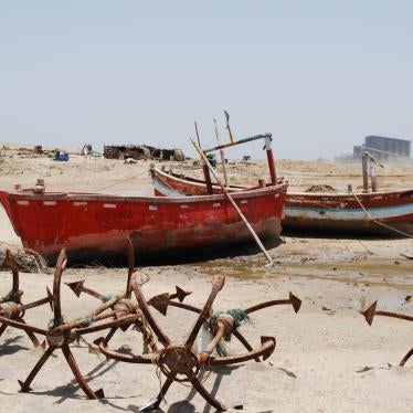 201205bhr_mundrapowerplant_kutadibandar_boats