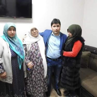 Opposition figure Sharoffidin Gadoev at a meeting with his relatives in the presence of Tajik Interior Ministry officials in Dushanbe on February 15.