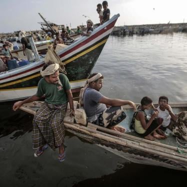 Fishermen rest on their boats in Hodeida, Yemen before going out to sea, September 2018. Since 2018, Saudi-led coalition naval forces have attacked fishing boats in the Red Sea, killing at least 47 Yemeni fishermen. © 2018 Hani Mohammed/AP Photo